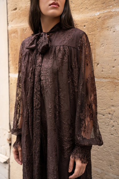 Spitzenkleid mit Schleife