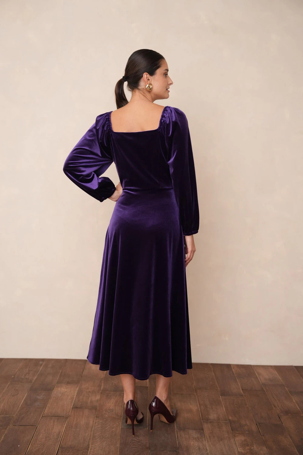 Midi Samtkleid mit Puffärmeln