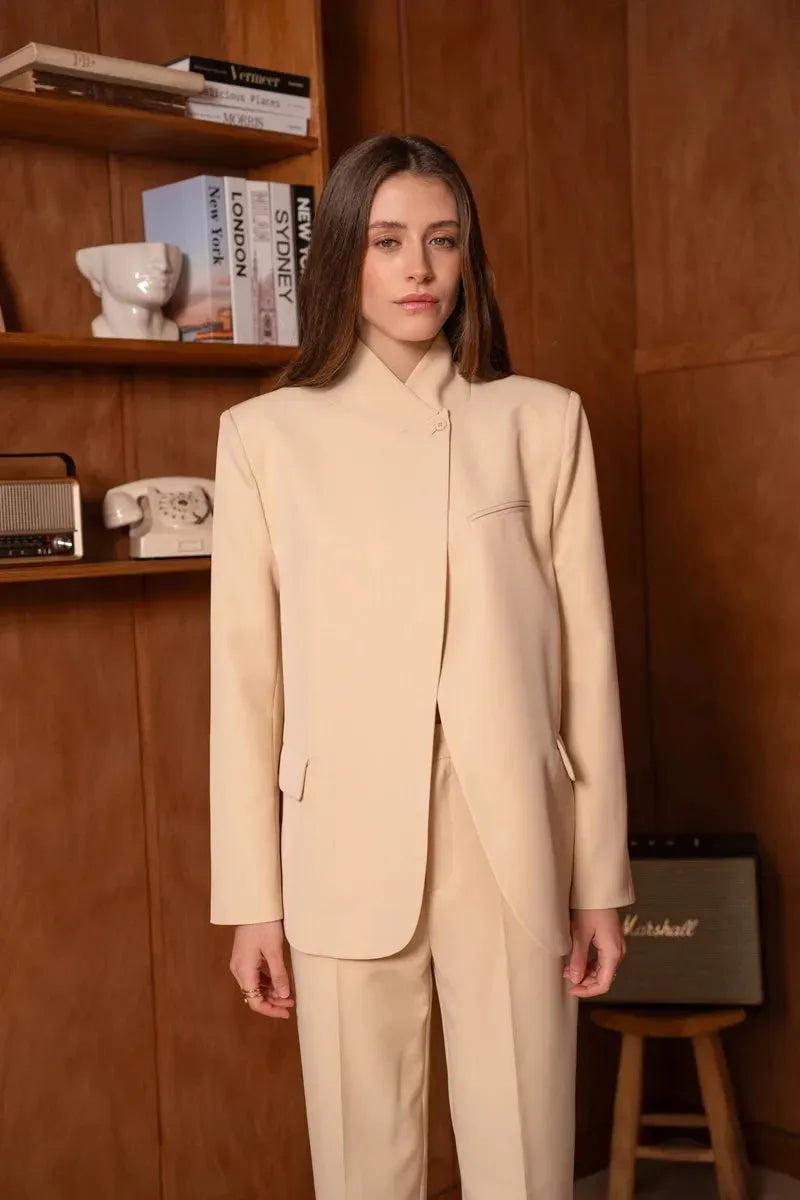 Strukturierter Blazer mit asymmetrischem Verschluss