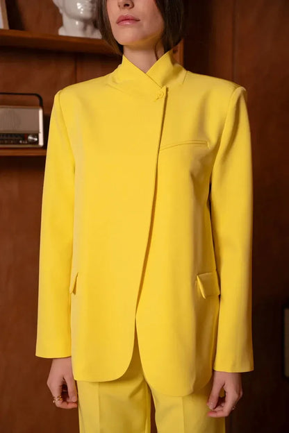Strukturierter Blazer mit asymmetrischem Verschluss