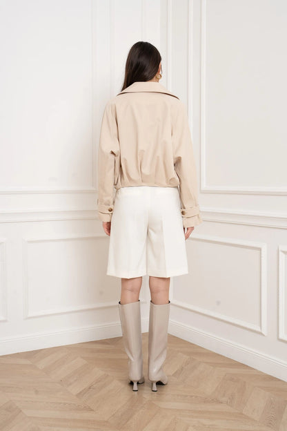 Cropped Trenchcoat mit asymmetrischem Verschluss