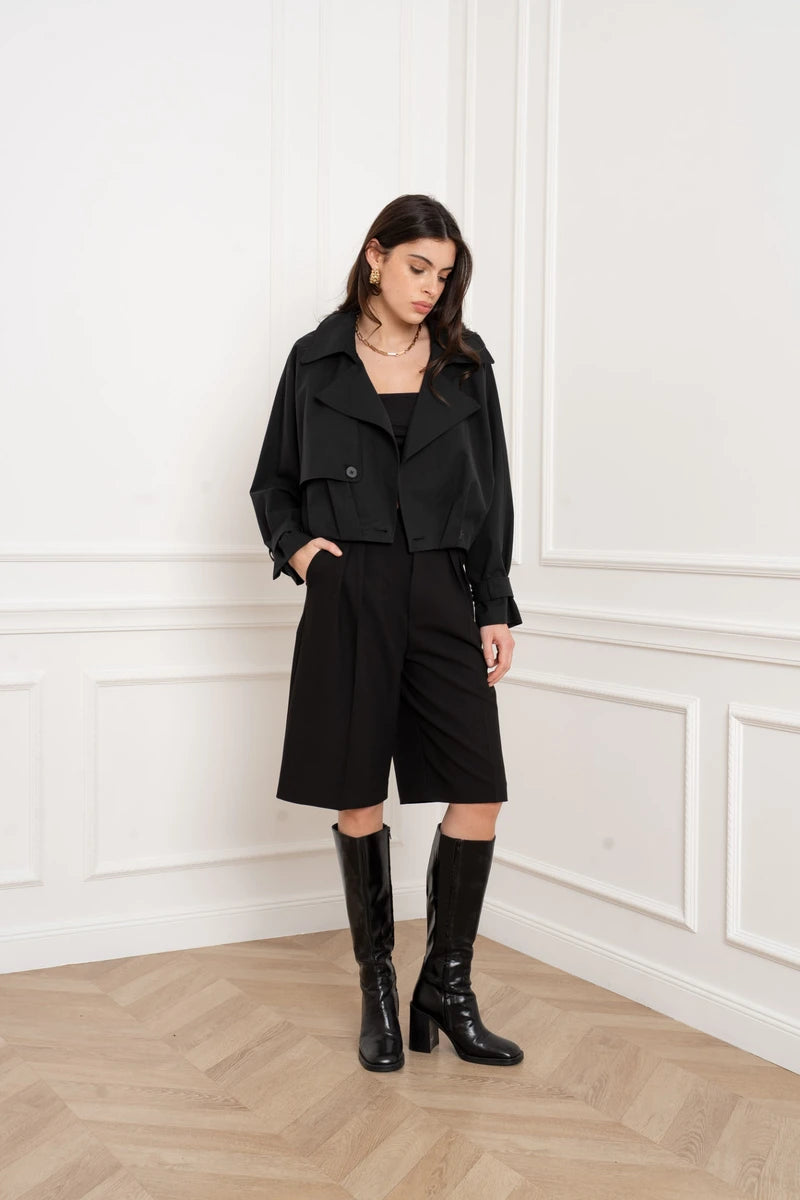 Cropped Trenchcoat mit asymmetrischem Verschluss