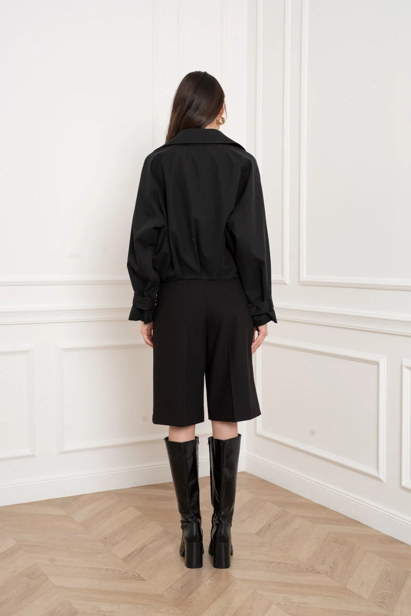 Cropped Trenchcoat mit asymmetrischem Verschluss