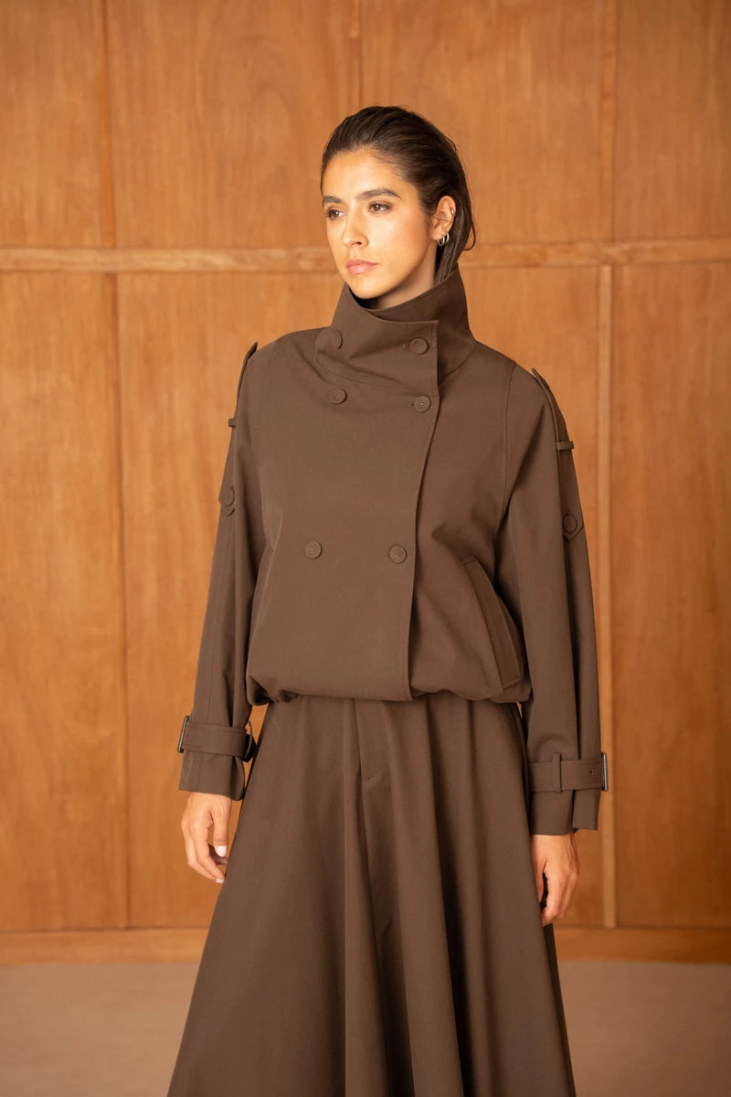 Kurze, oversized Trenchjacke mit Wickelkragen