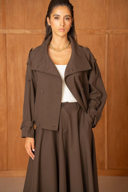 Kurze, oversized Trenchjacke mit Wickelkragen