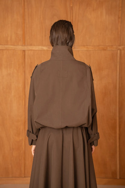 Kurze, oversized Trenchjacke mit Wickelkragen