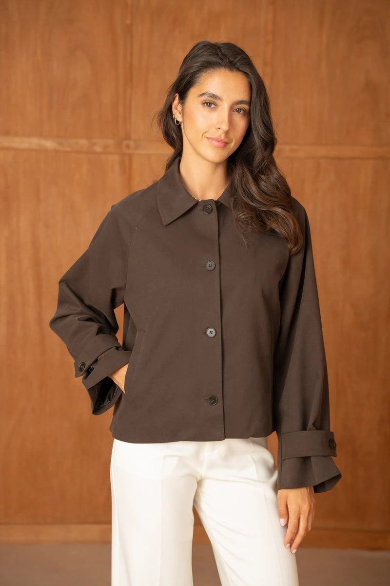 Kurze Jacke mit umwandelbarem Reverskragen