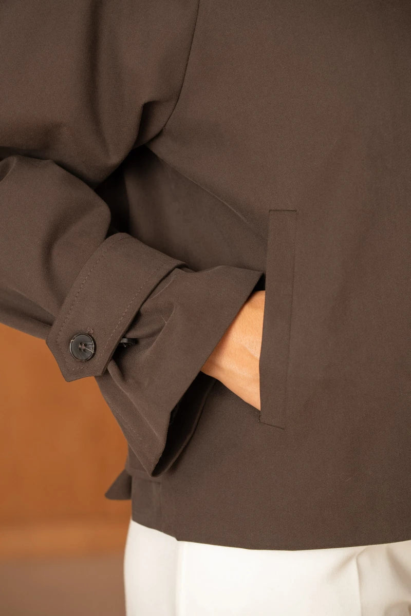 Kurze Jacke mit umwandelbarem Reverskragen