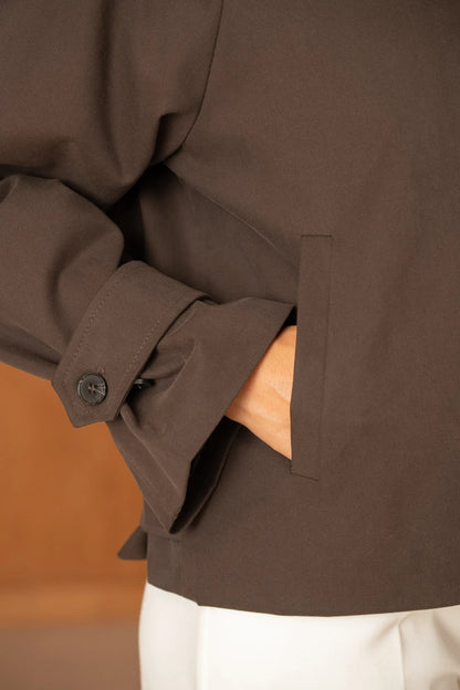 Kurze Jacke mit umwandelbarem Reverskragen