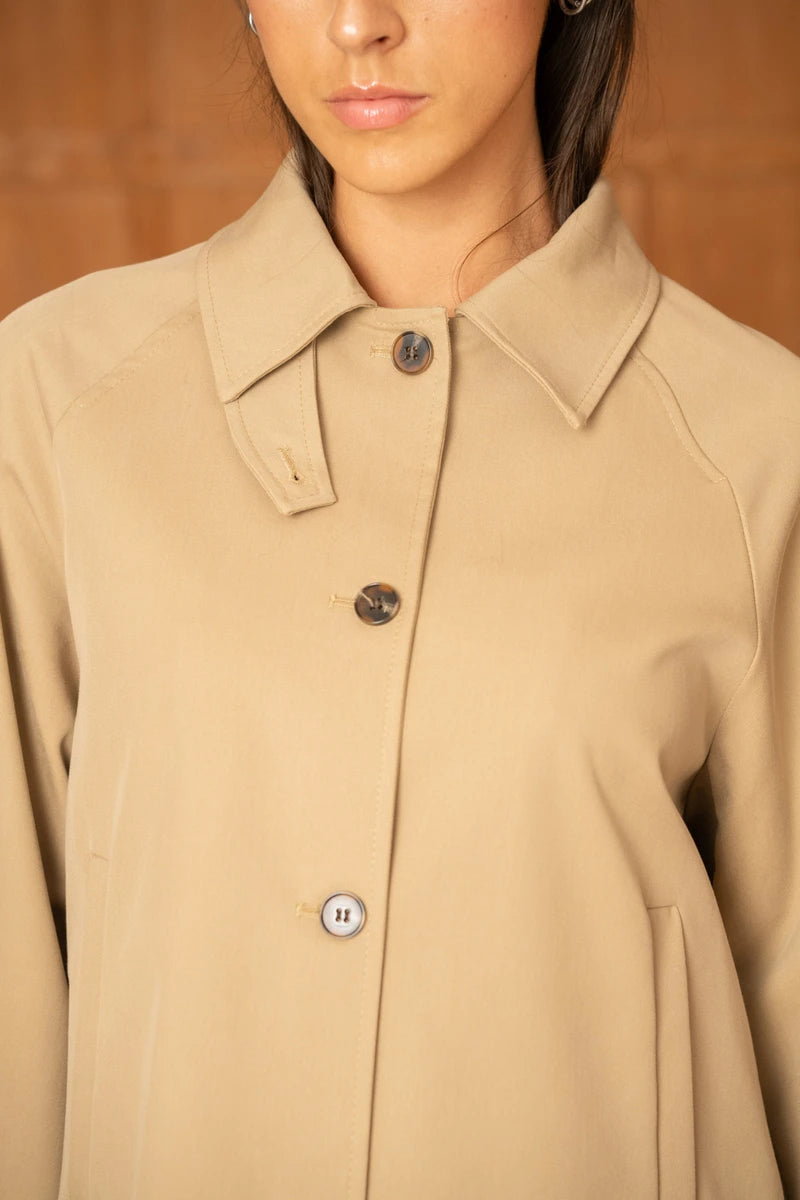 Kurze Jacke mit umwandelbarem Reverskragen