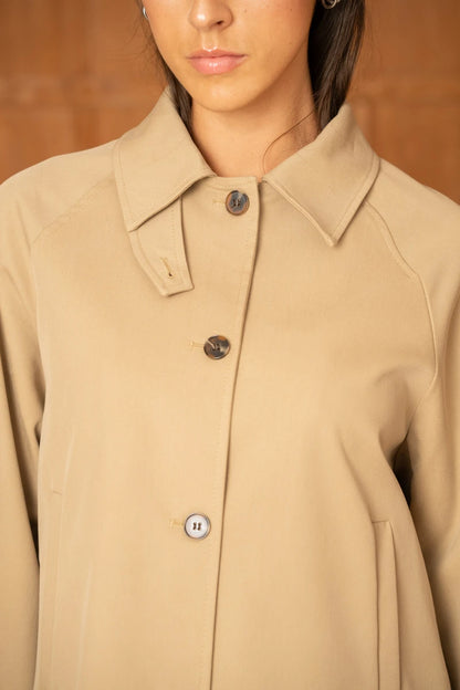Kurze Jacke mit umwandelbarem Reverskragen