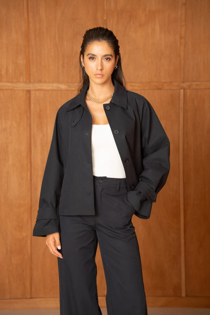 Kurze Jacke mit umwandelbarem Reverskragen