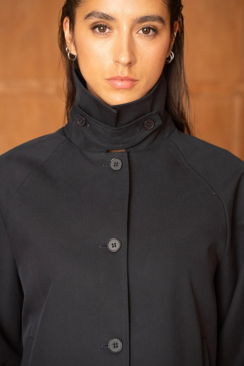 Kurze Jacke mit umwandelbarem Reverskragen
