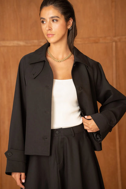 Kurze Jacke mit umwandelbarem Reverskragen