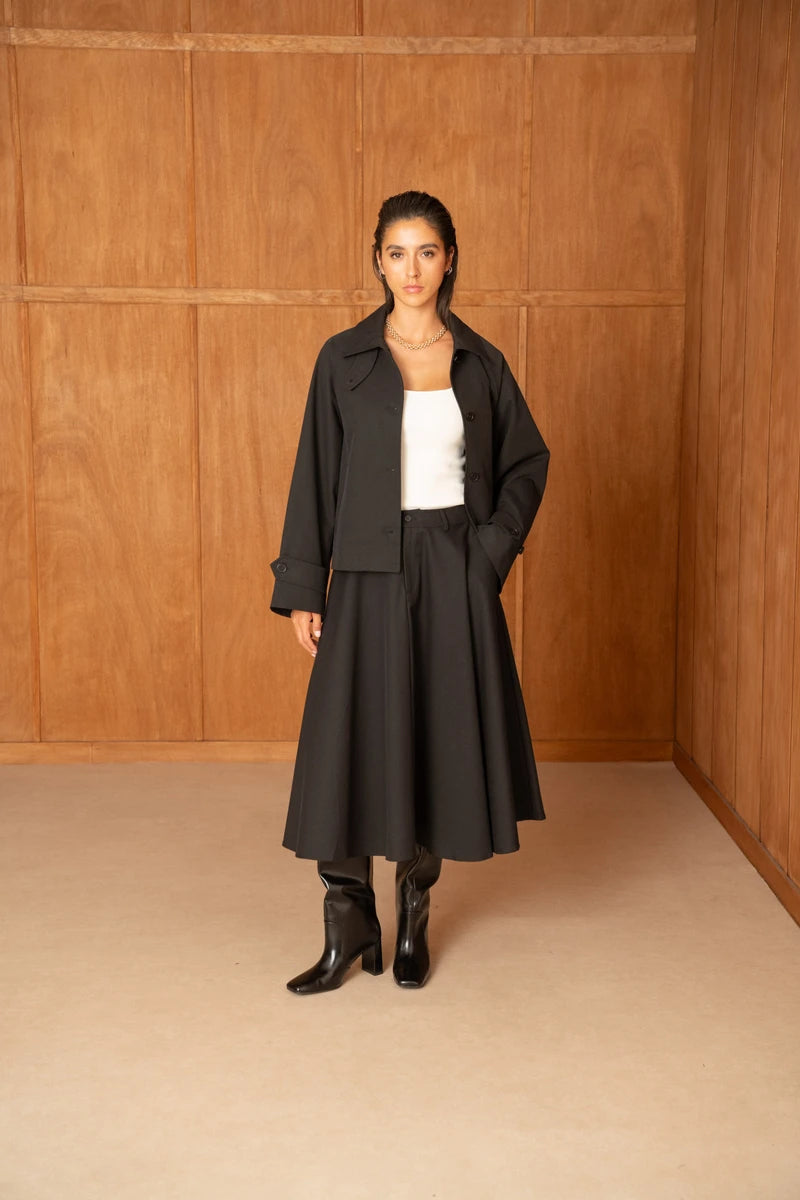 Kurze Jacke mit umwandelbarem Reverskragen