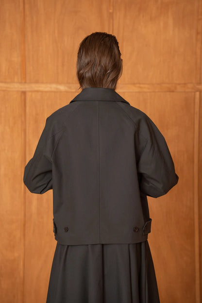 Kurze Jacke mit umwandelbarem Reverskragen