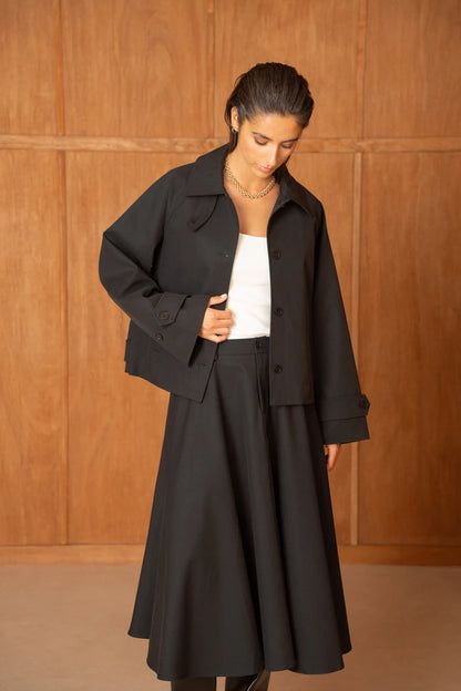 Kurze Jacke mit umwandelbarem Reverskragen