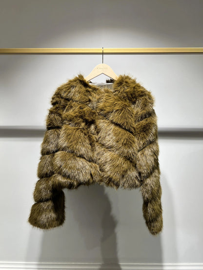 Kurze Kunstpelzjacke