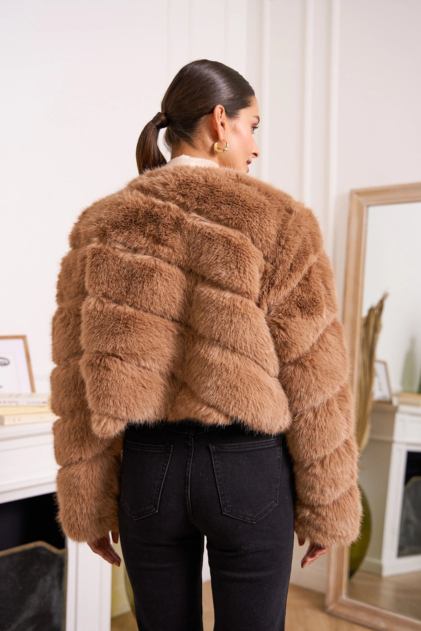 Kurze Kunstpelzjacke