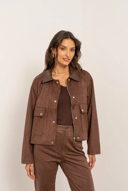 Kurze Jacke aus Wildlederimitat