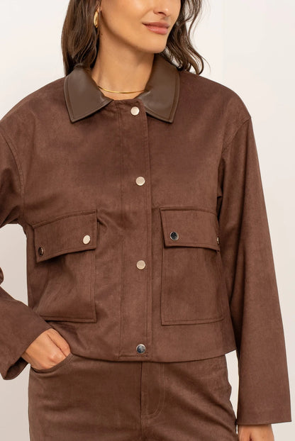 Kurze Jacke aus Wildlederimitat