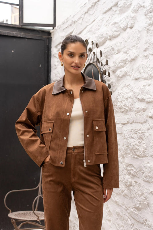 Kurze Jacke aus Wildlederimitat