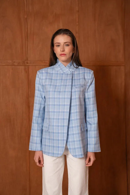 Strukturierter Karo-Blazer mit asymmetrischem Stehkragen