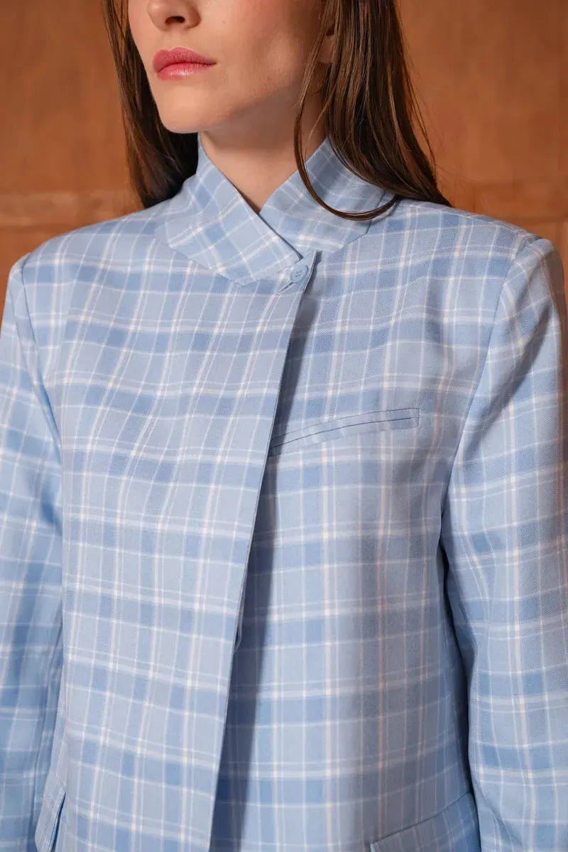 Strukturierter Karo-Blazer mit asymmetrischem Stehkragen
