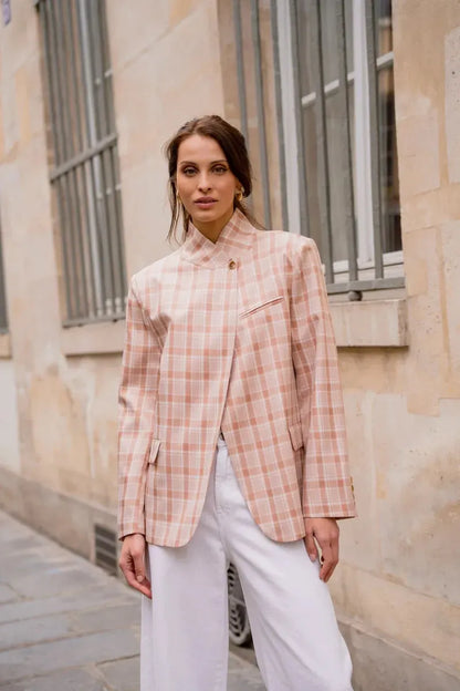 Strukturierter Karo-Blazer mit asymmetrischem Stehkragen
